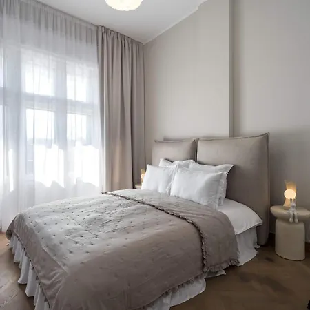 Stunning 3Br - Balcony Overlooking Calea Victoriei Bucharest Exterior photo