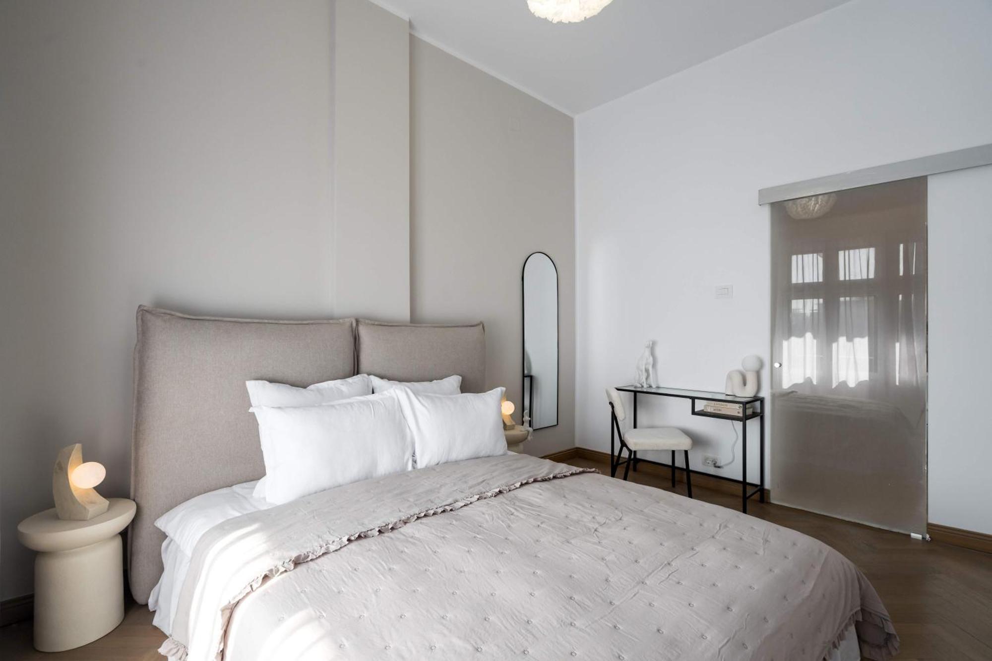 Stunning 3br - Balcony Overlooking Calea Victoriei * Bucarest