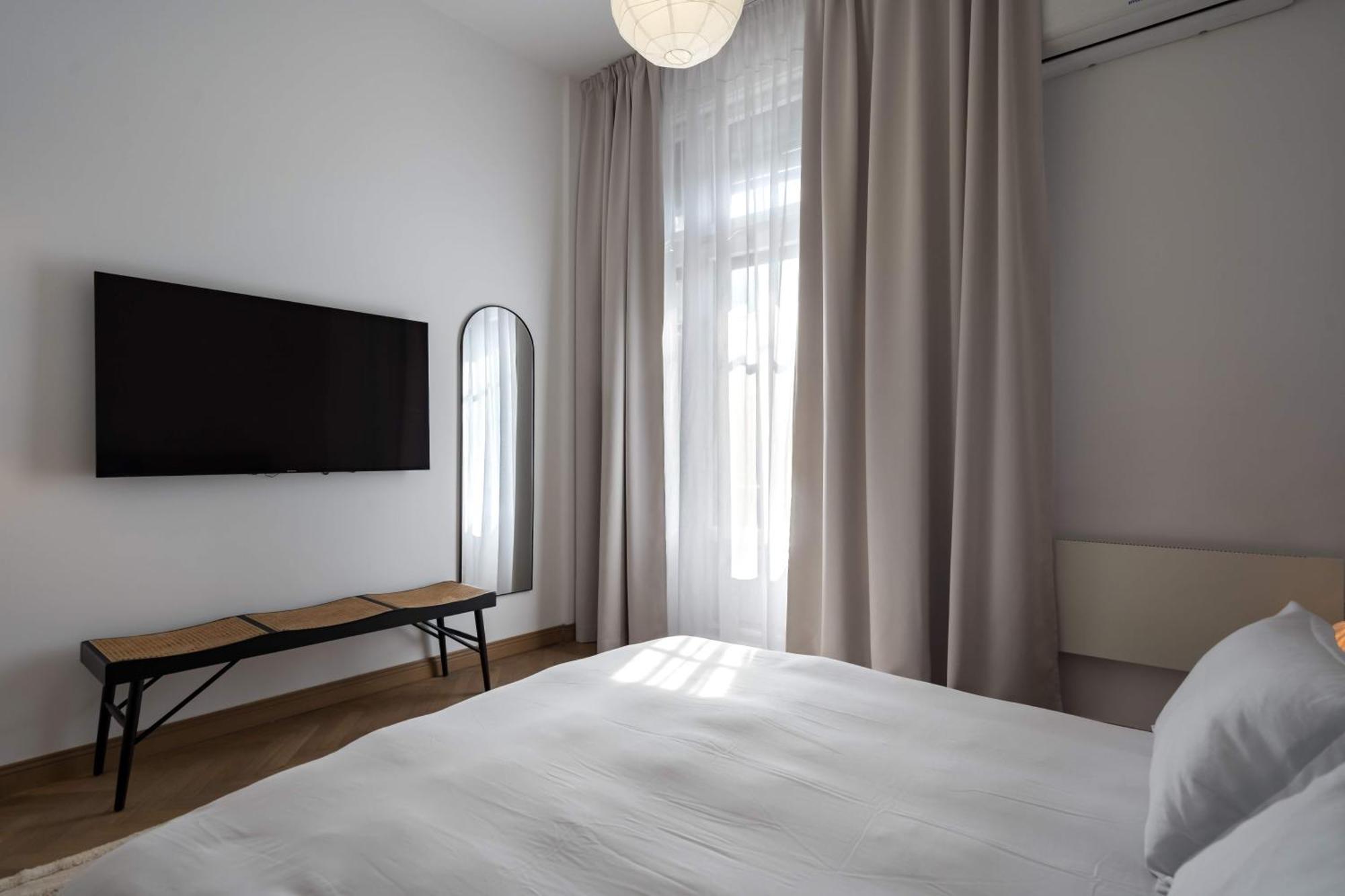 Apartament Stunning 3br - Balcony Overlooking Calea Victoriei