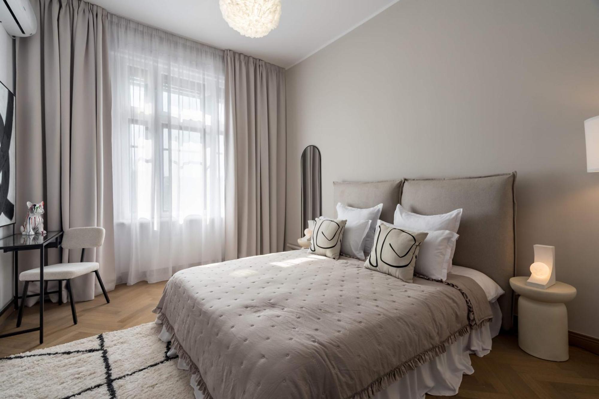 Stunning 3br - Balcony Overlooking Calea Victoriei * Bucureşti