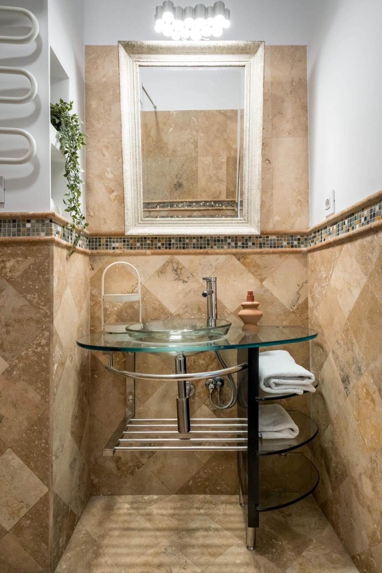 Apartament Stunning 3br - Balcony Overlooking Calea Victoriei