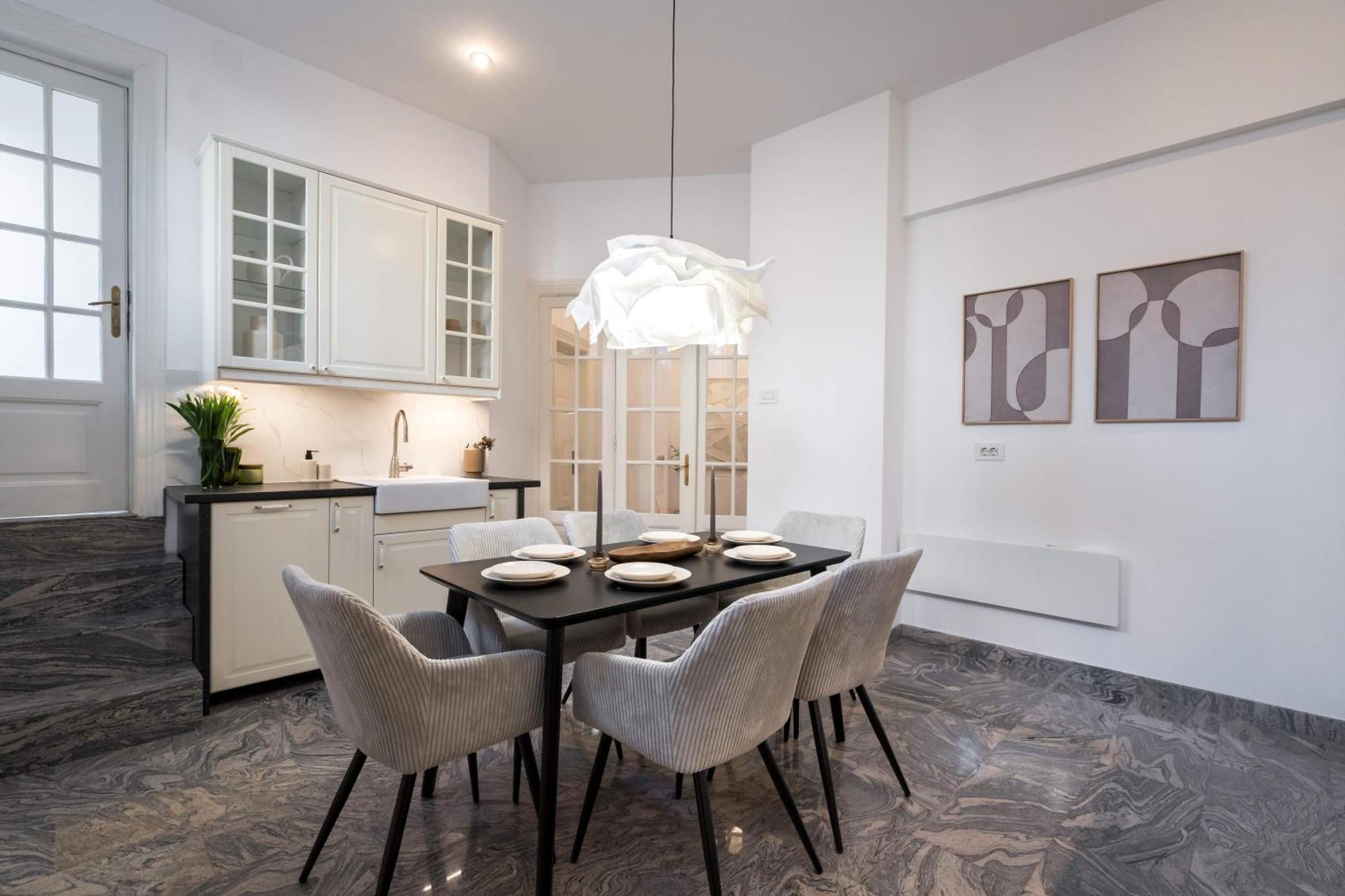 Stunning 3br - Balcony Overlooking Calea Victoriei Apartament *