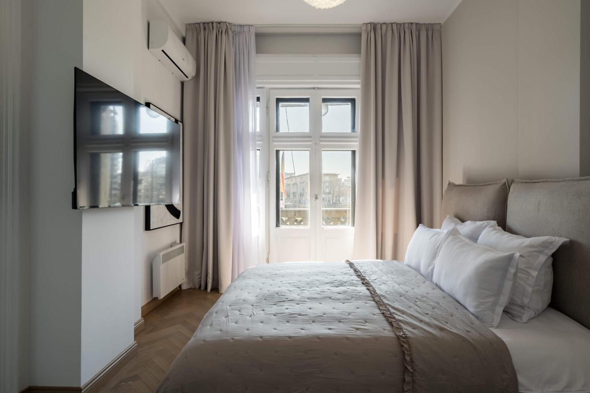 Apartament Stunning 3br - Balcony Overlooking Calea Victoriei *