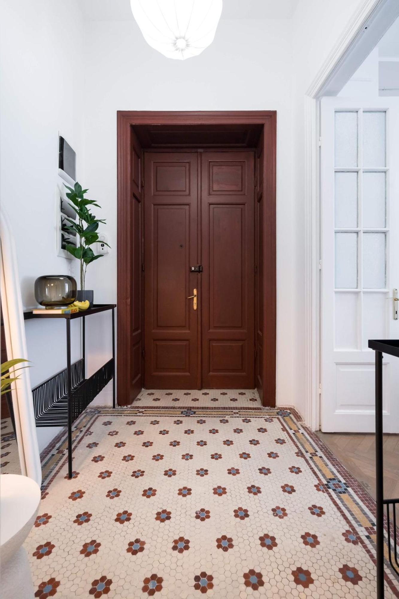 Stunning 3br - Balcony Overlooking Calea Victoriei *