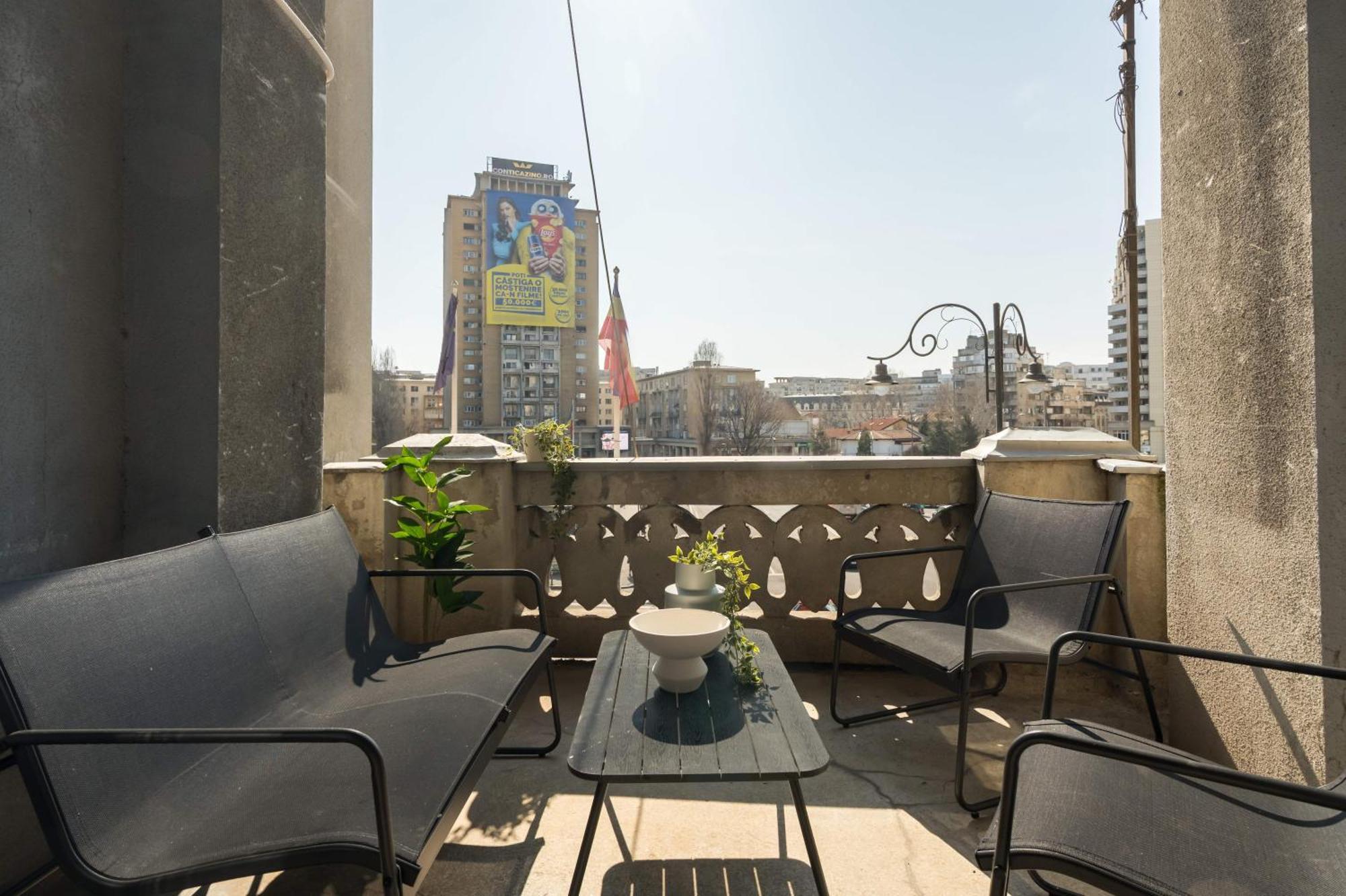 Stunning 3br - Balcony Overlooking Calea Victoriei * Bucarest